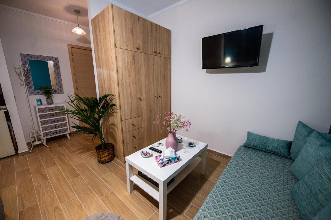 Efie'S Studio Kalamata Luaran gambar
