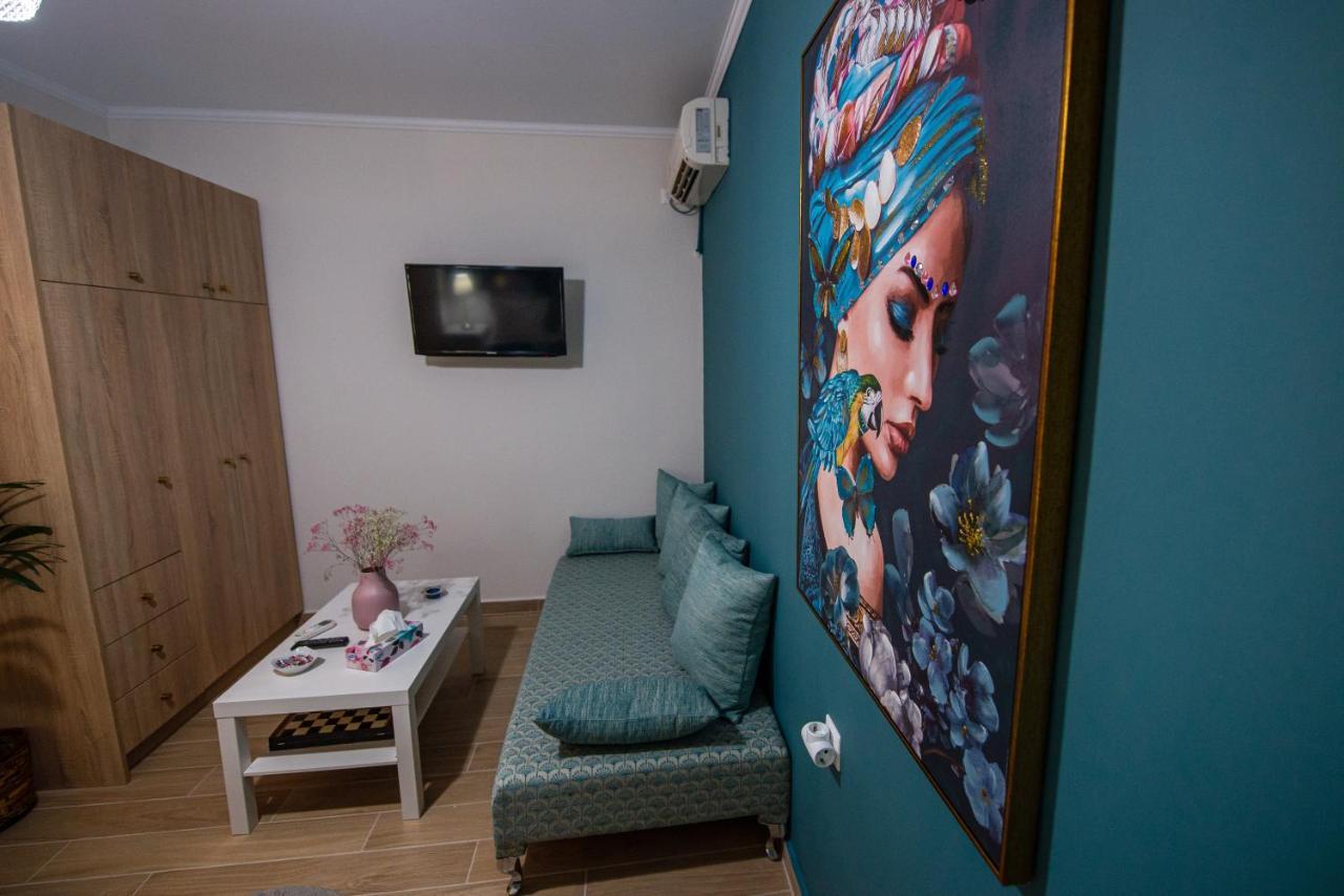 Efie'S Studio Kalamata Luaran gambar